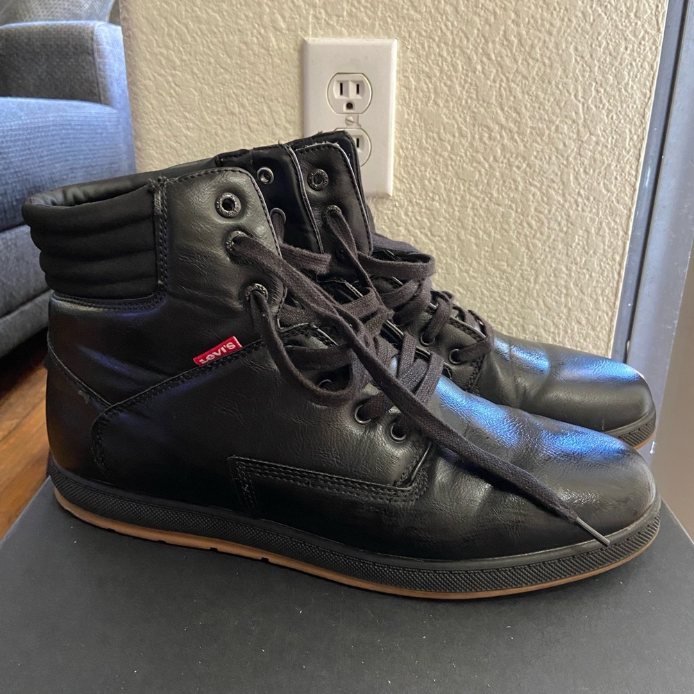Levi boots